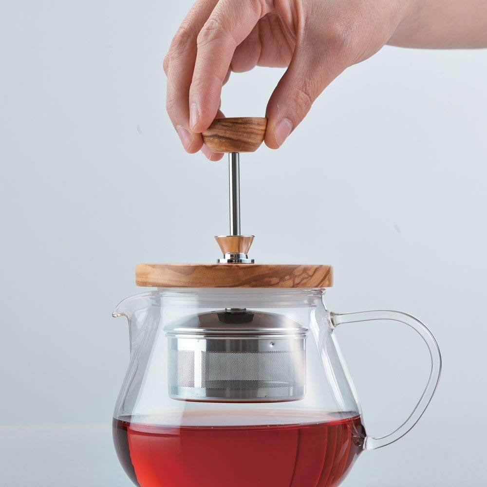 20代の紅茶好きにおすすめなティーセットのプレゼント1：紅茶のティーポット HARIO (ハリオ) ティオール ・ ウッド 